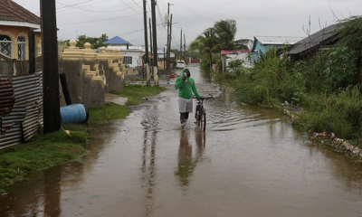 "Укрыться и молиться": самый мощный ураган 2025 года угрожает миллионам жителей Карибского региона (ВИДЕО)