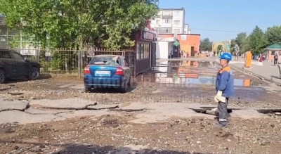 Сильный порыв в Экибастузе разбил восемь автомобилей