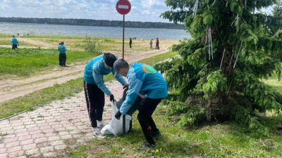 Экомарафон «Green time» в рамках «Таза Қазақстан» собрал десятки волонтёров у озера Пёстрого в СКО