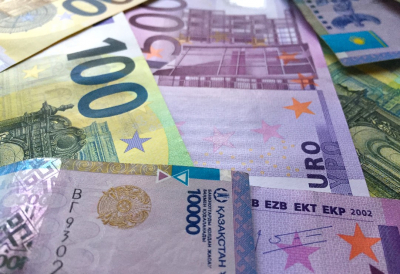 Рынки ждут смягчения: евро укрепляется на фоне ожиданий по ФРС