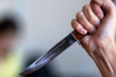 В Атырау женщина ударила ножом участкового инспектора