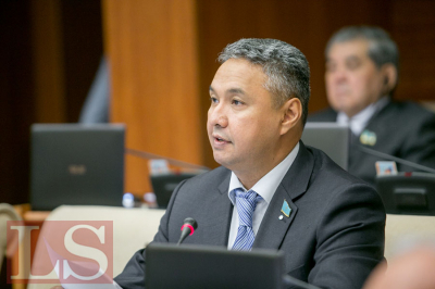 Азат Перуашев недоволен работой СПК