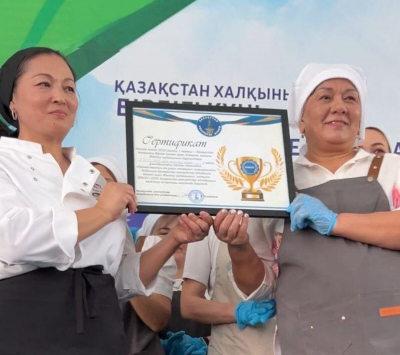 Лагман длинной почти 2 км приготовили в Алматы